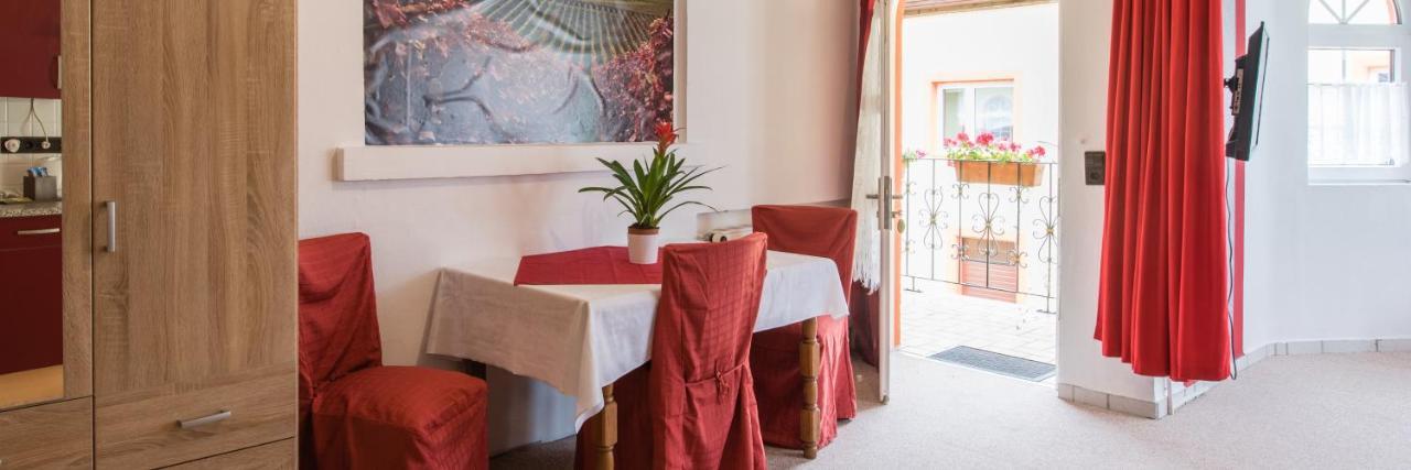 Weinschloesschen Im Weingut Roos Hotel Ilbesheim Luaran gambar