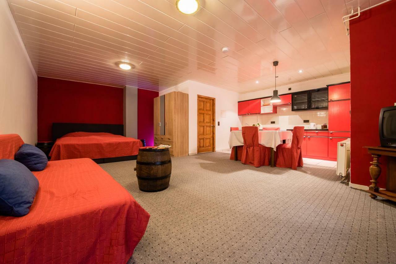 Weinschloesschen Im Weingut Roos Hotel Ilbesheim Luaran gambar